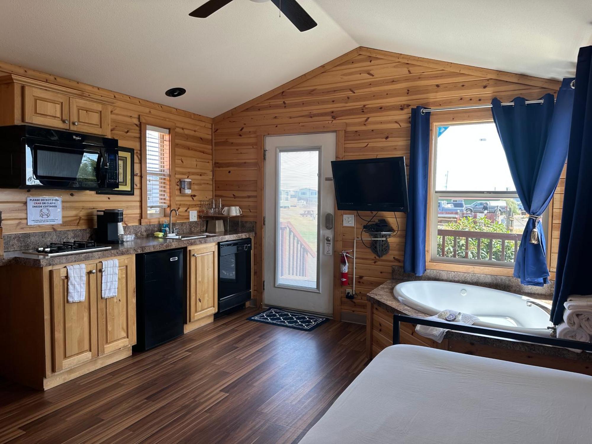 Westport Inn Cabins Exterior photo