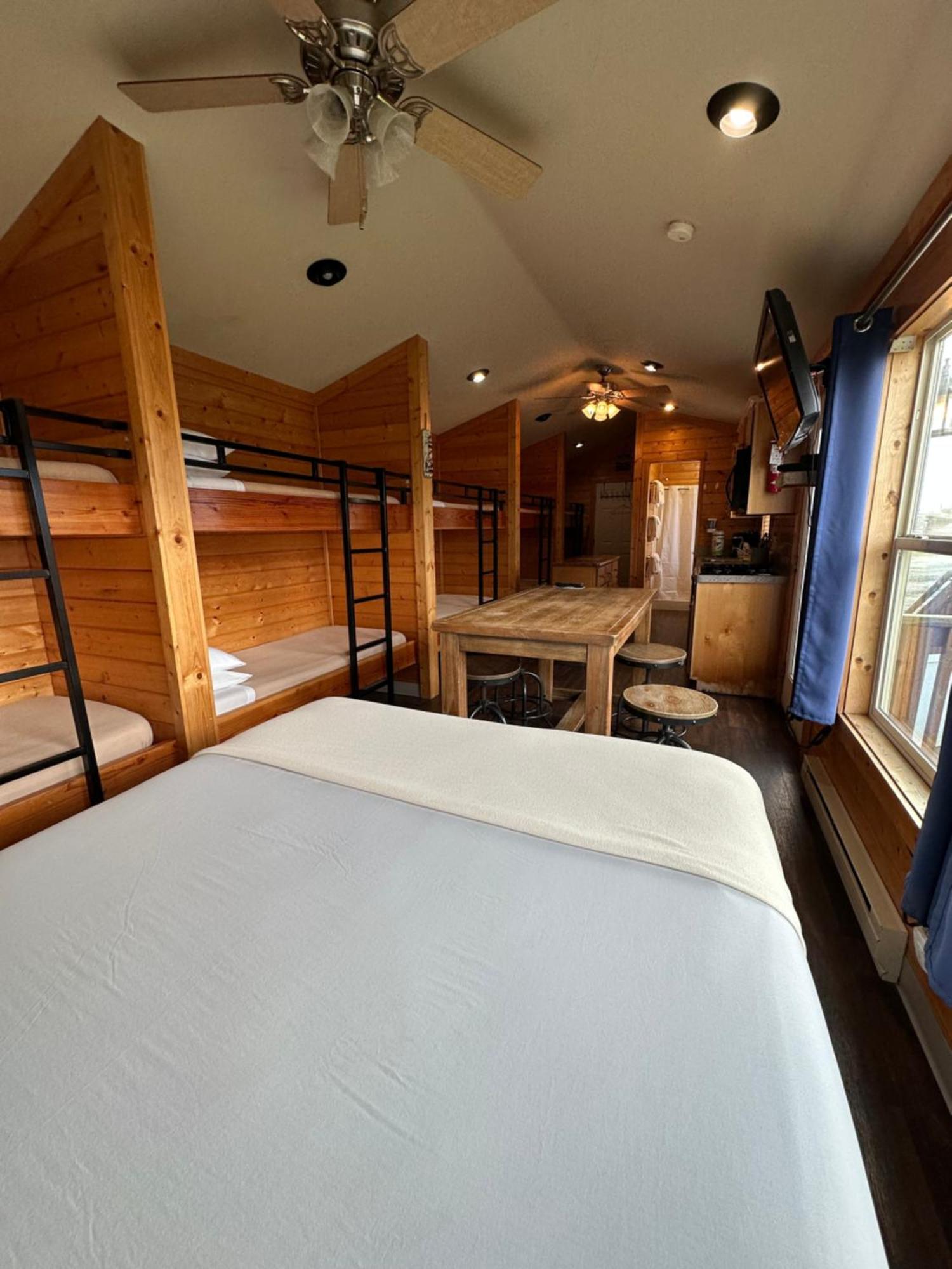 Westport Inn Cabins Exterior photo