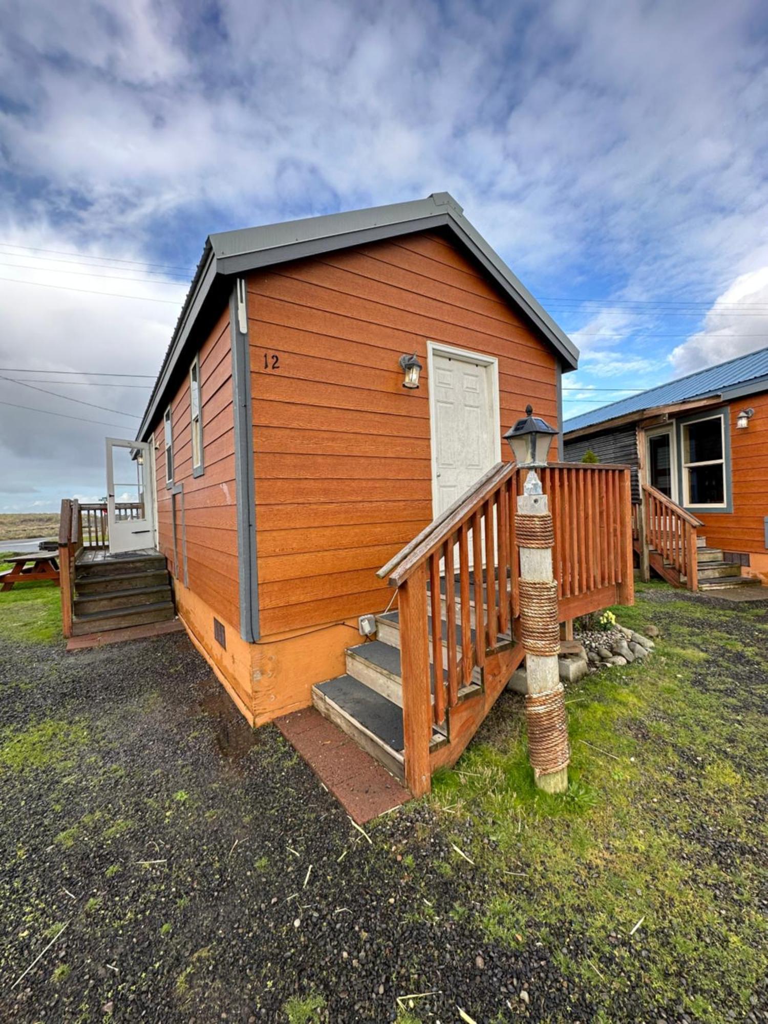 Westport Inn Cabins Exterior photo