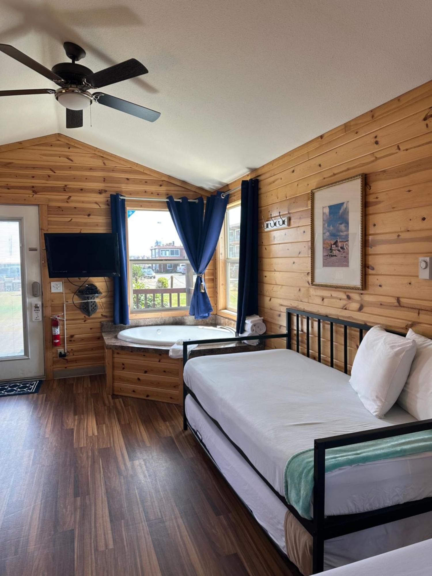 Westport Inn Cabins Exterior photo