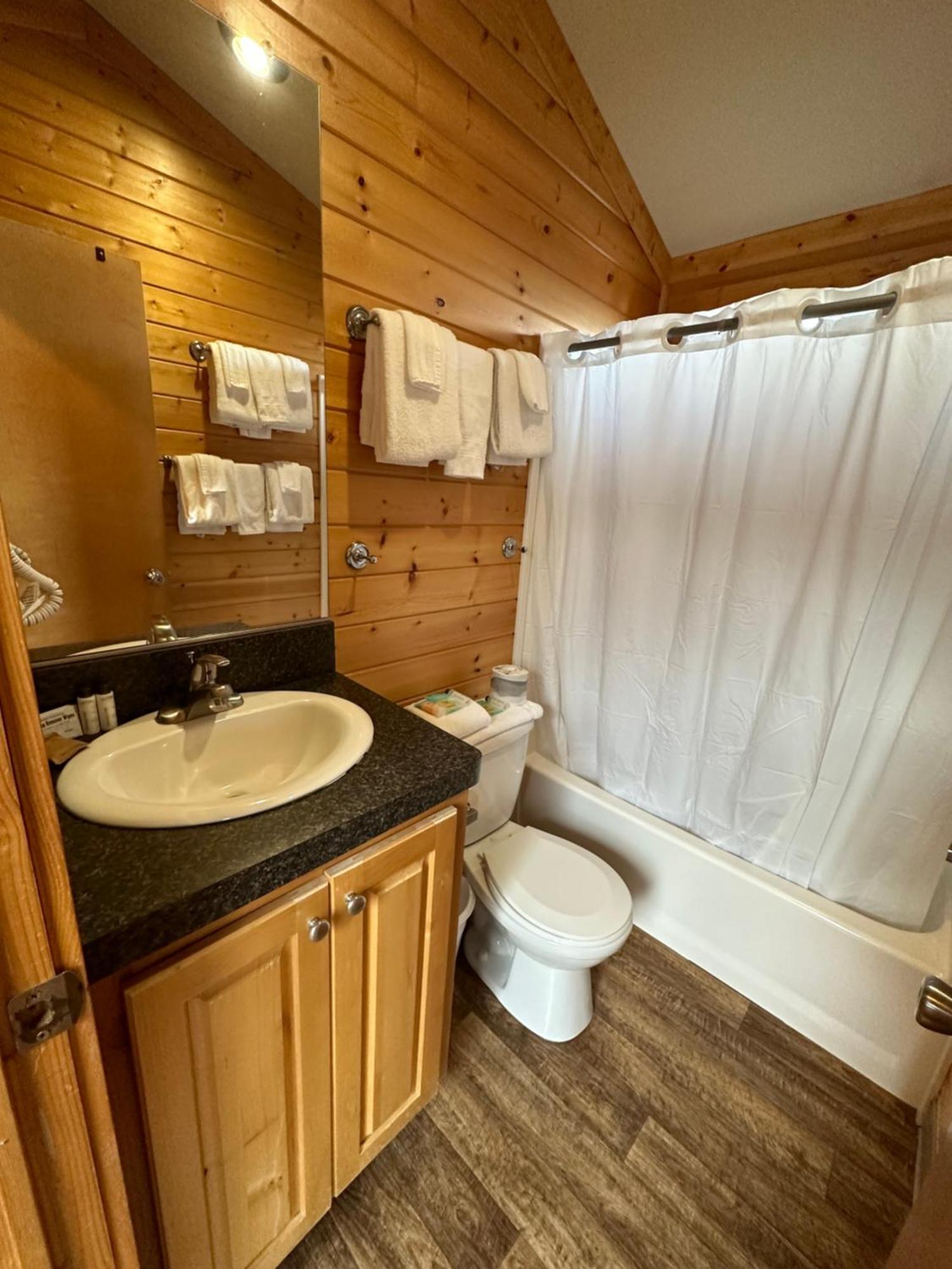 Westport Inn Cabins Exterior photo