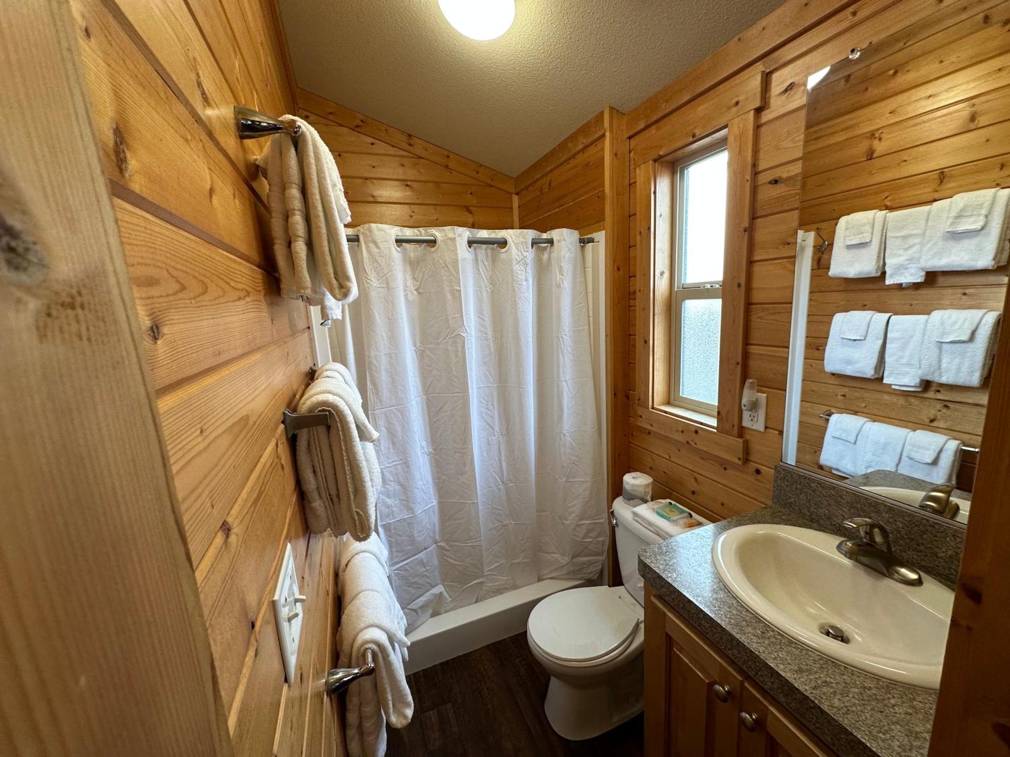 Westport Inn Cabins Exterior photo
