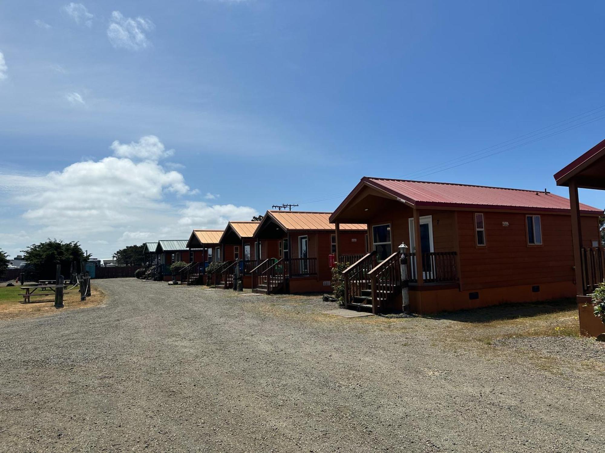 Westport Inn Cabins Exterior photo